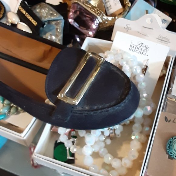 QUIPID BLACK SUEDE GOLD TRIM FLATS - Picture 3 of 3